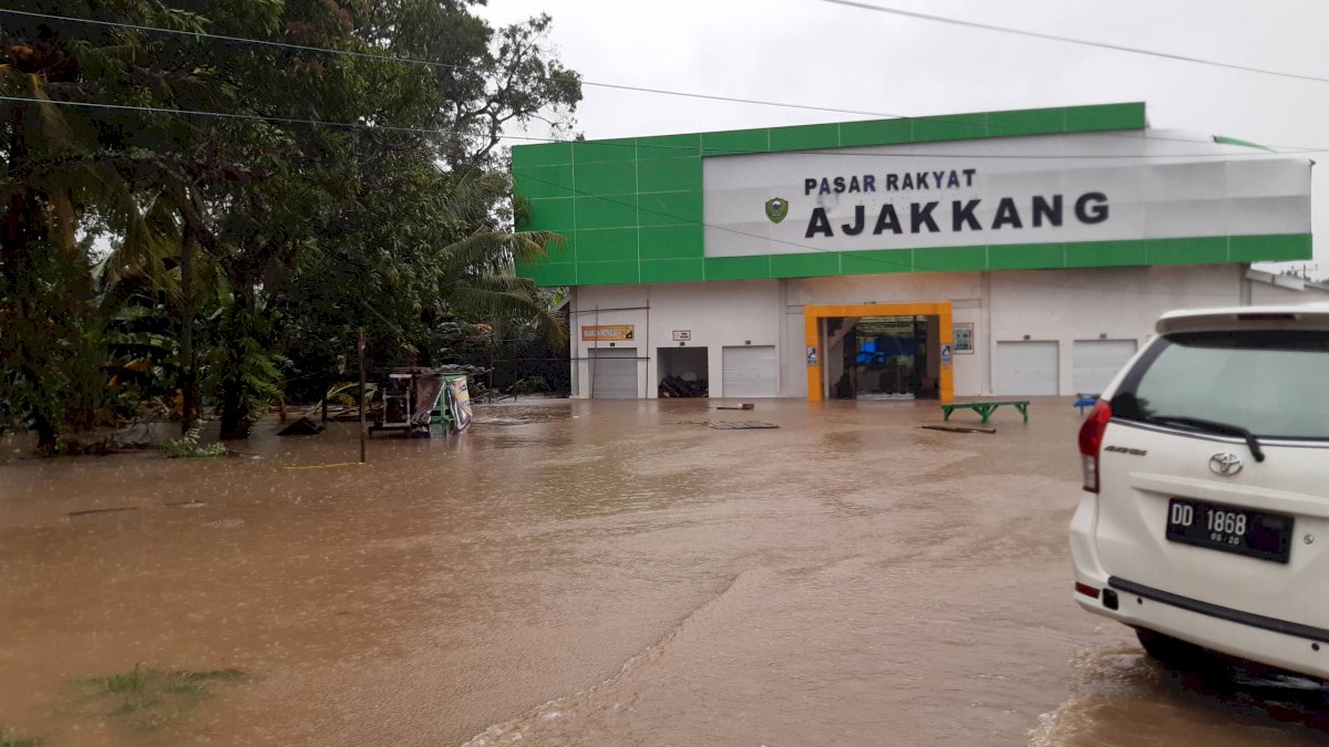 Tiga Dusun di Barru Terdampak Banjir Parah, Warga Terjebak