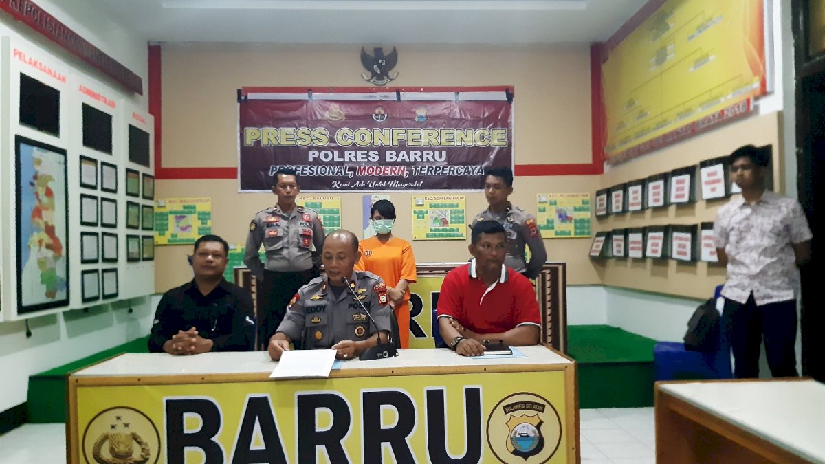 Goyang Tanpa Busana, Biduan di Barru Diciduk Polisi