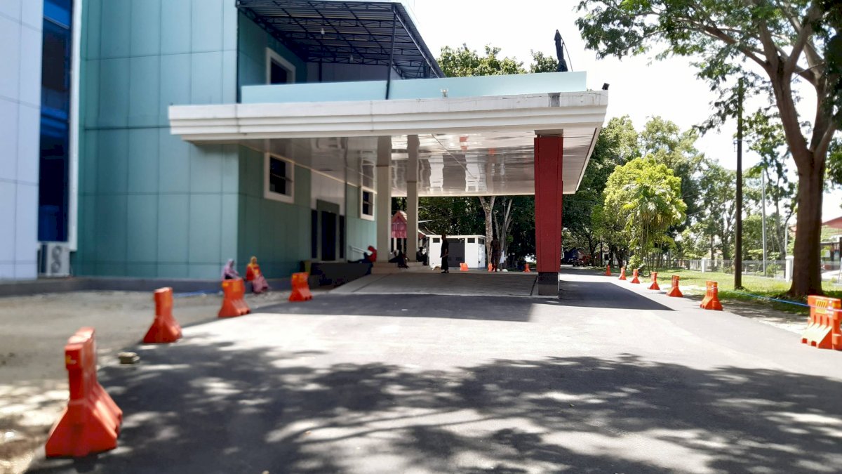 Jelang HJB, Area Gedung Tower Pemkab Barru Disterilkan dari Kendaraan