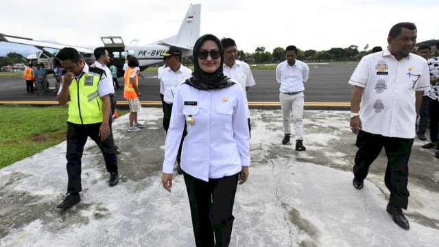 IDP saat berkunjung ke Bandara Andi Djemma Masamba. (ist) 