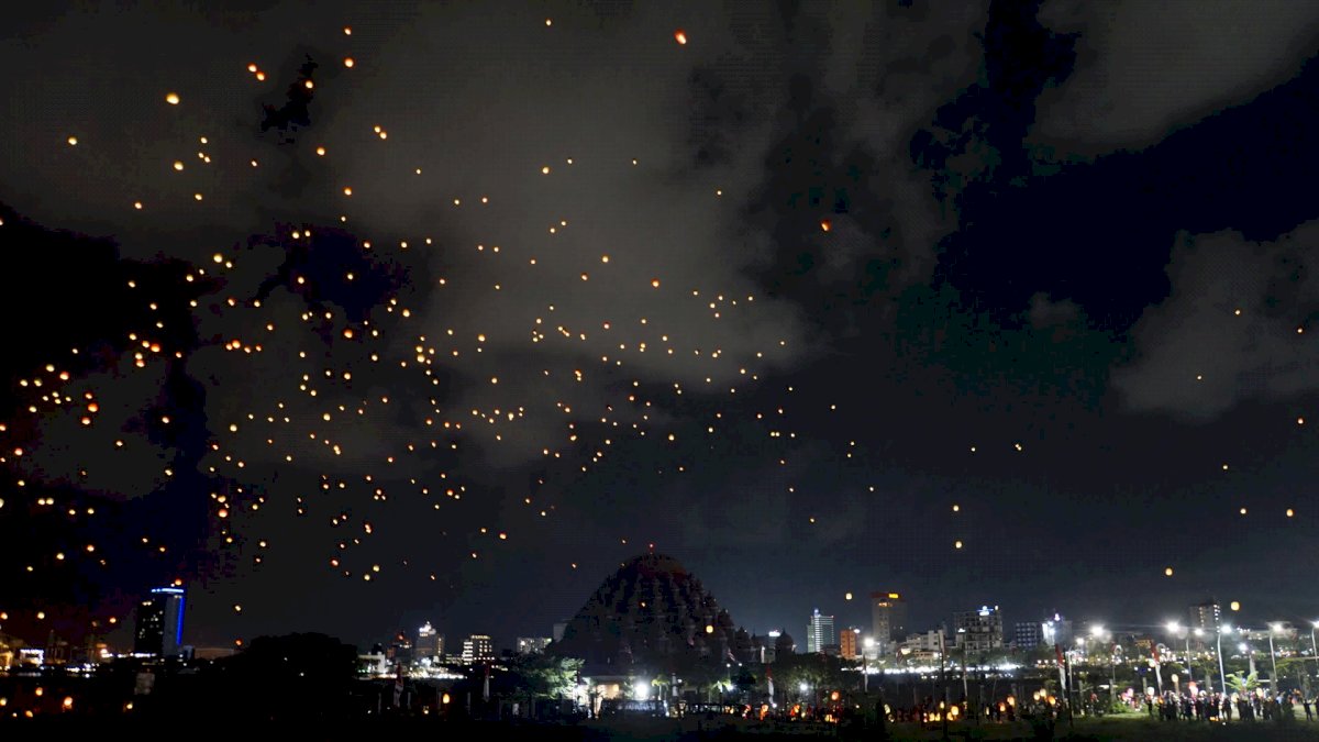 Grand Launching Garuda di Lautku, Ribuan Lampion Hiasi Langit Makassar