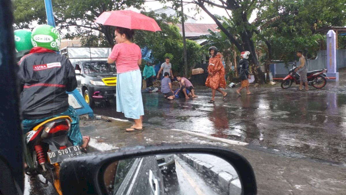 Nahas, Pengendara Motor Tewas Terimpa Pohon di Maros