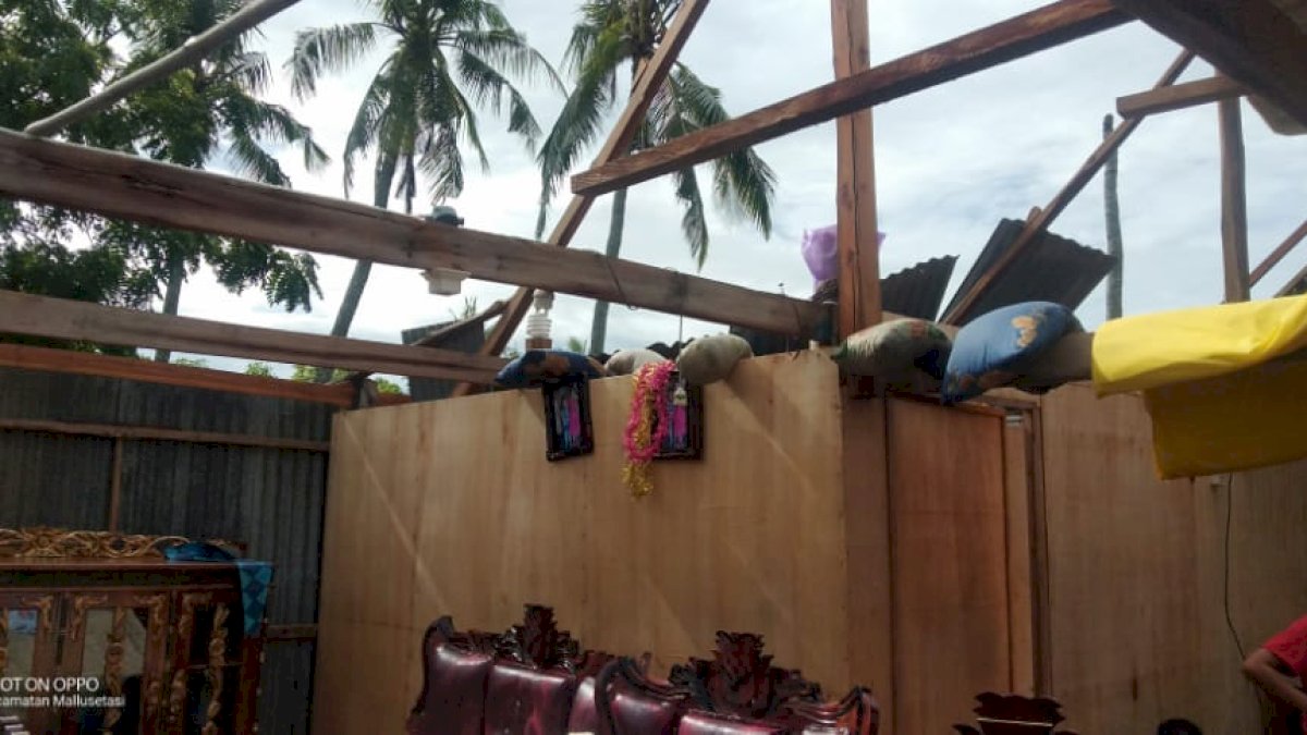 Dua Rumah di Barru Rusak Diterjang Angin Puting Beliung 
