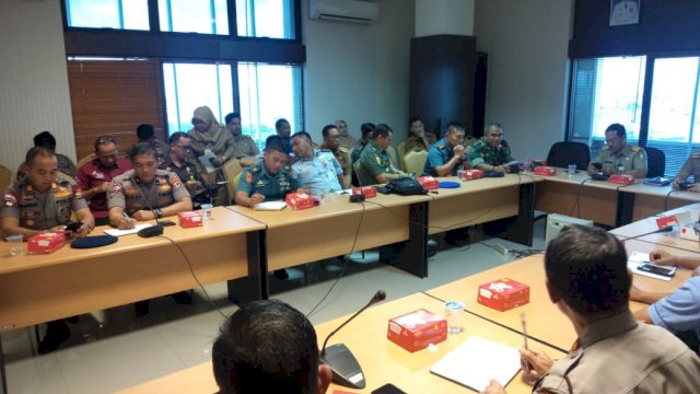 Rapat pembagian tugas tim siaga bencana Pemkot Makassar. (ist) 
