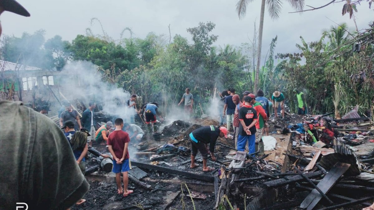 Kompor Menyala Ditinggal ke Pasar, Rumah Semi Permanen di Sinjai Ludes Terbakar