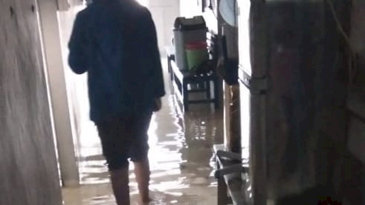 Banjir Landa Dua Puskesmas di Barru, 5 Pasien Dipindahkan