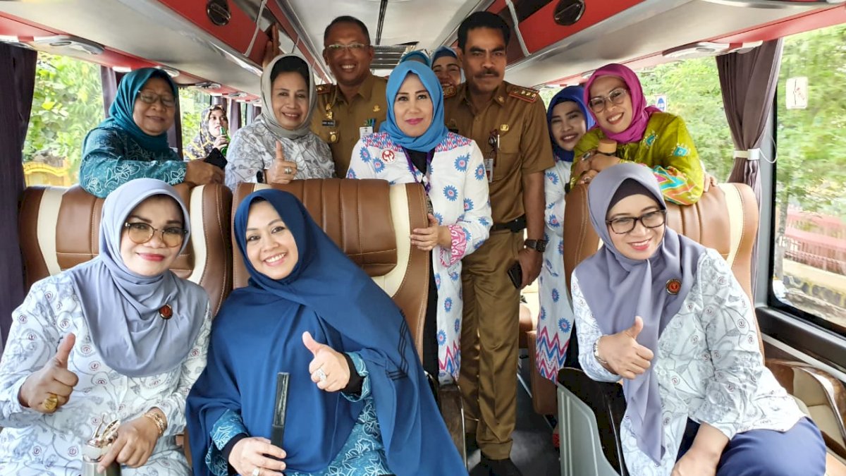 Kampanyekan Bahaya Plastik, PKK Sulsel dan Parepare Bagi-bagi Tumbler ke Pelajar