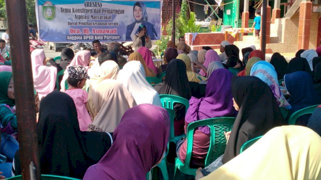 Anggota Komisi I DPRD Parepare Asmawati saat reses di Soreang, Parepare. (ist)