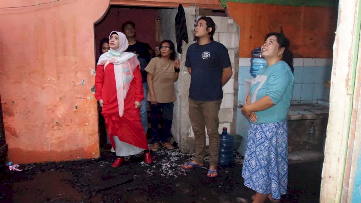Suhartina Bohari Kunjungi Korban Kebakaran di Maros