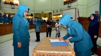 Lies F Nurdin Lantik Ketua TP PKK Sri Widiyati Sebagai Bunda Paud Pinrang