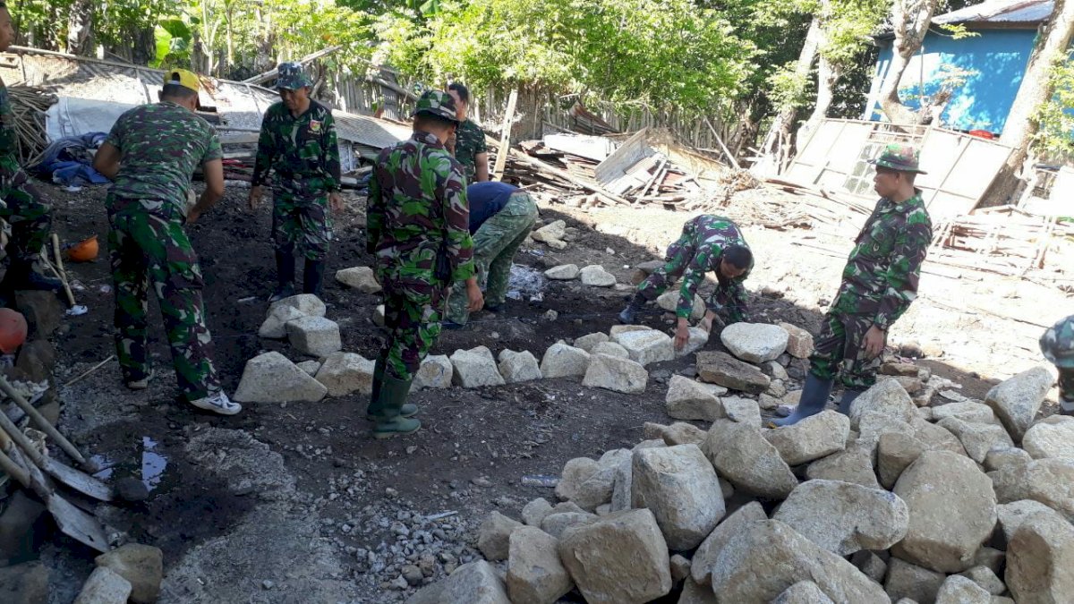 PLN Jeneponto Gandeng Kodim 1425 Bedah Rumah Warga Kurang Mampu