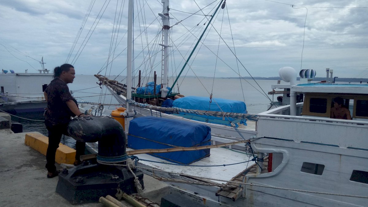 Cuaca Buruk, Aktivitas Angkutan di Pelabuhan Larea Rea Sinjai Disetop