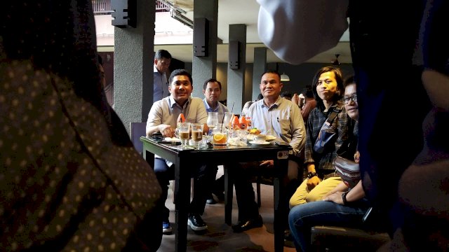 Suasana perkenalan Dirreskrimsus Polda Sulsel Kombes Pol Agustinus Berlian Pangaribuan dengan pewarta. (Sulselsatu/Asrul)