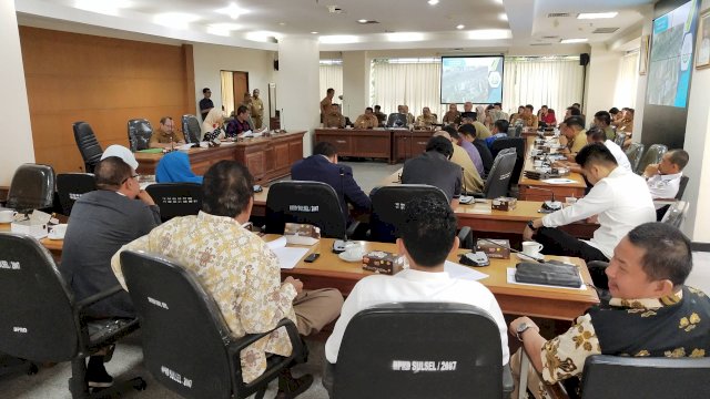 Rapat pembahasan hibah aset pemprov di DPRD Sulsel. (Sulselsatu/Asrul)