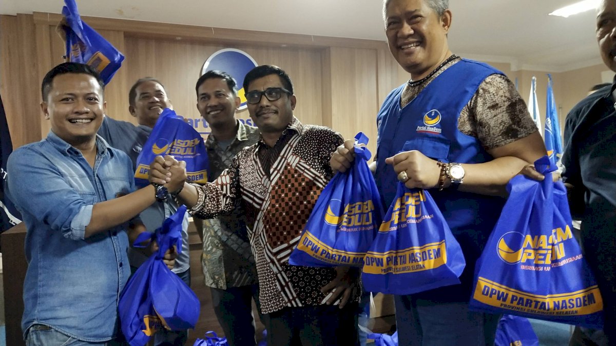 NasDem Sulsel Bagi Sembako 5 Ribu Paket