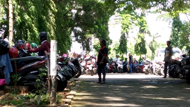 Parkir di Kantor Gunernur Sulsel pada momentum seleksi CPNS 2019. (ist)