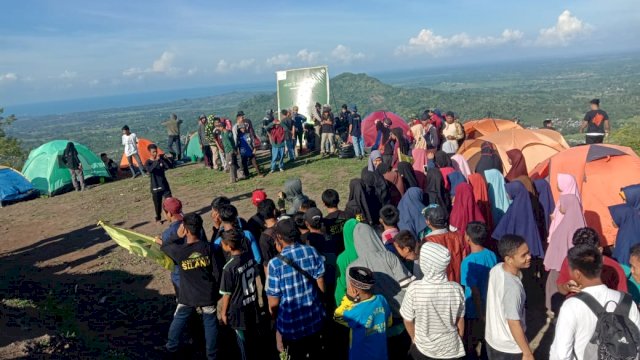 Penanaman pohon di Puncak Gunung Karaeng Tombang, Desa Gunung Silanu, Kecamatan Bangkala, Jeneponto. (Foto/Ist)