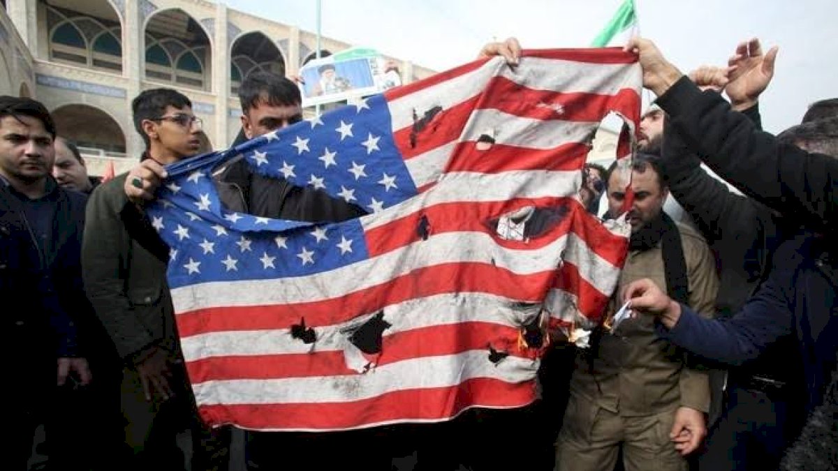 Jenderal Iran Terbunuh, AS Minta Warganya Tinggalkan Irak