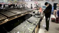 Stok Makanan di Wuhan China Menipis