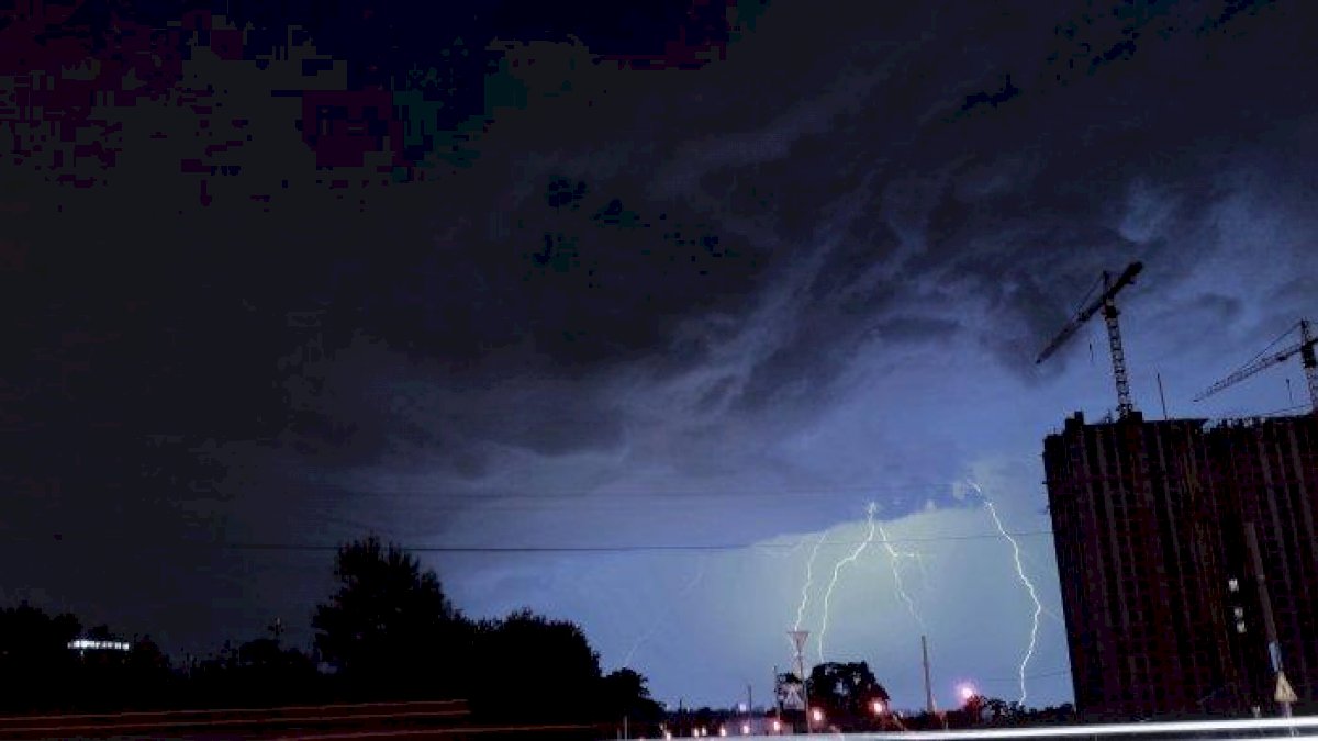 Angin Monsun Asia Lintasi Sulsel, BPBD Barru Minta Warga Waspada