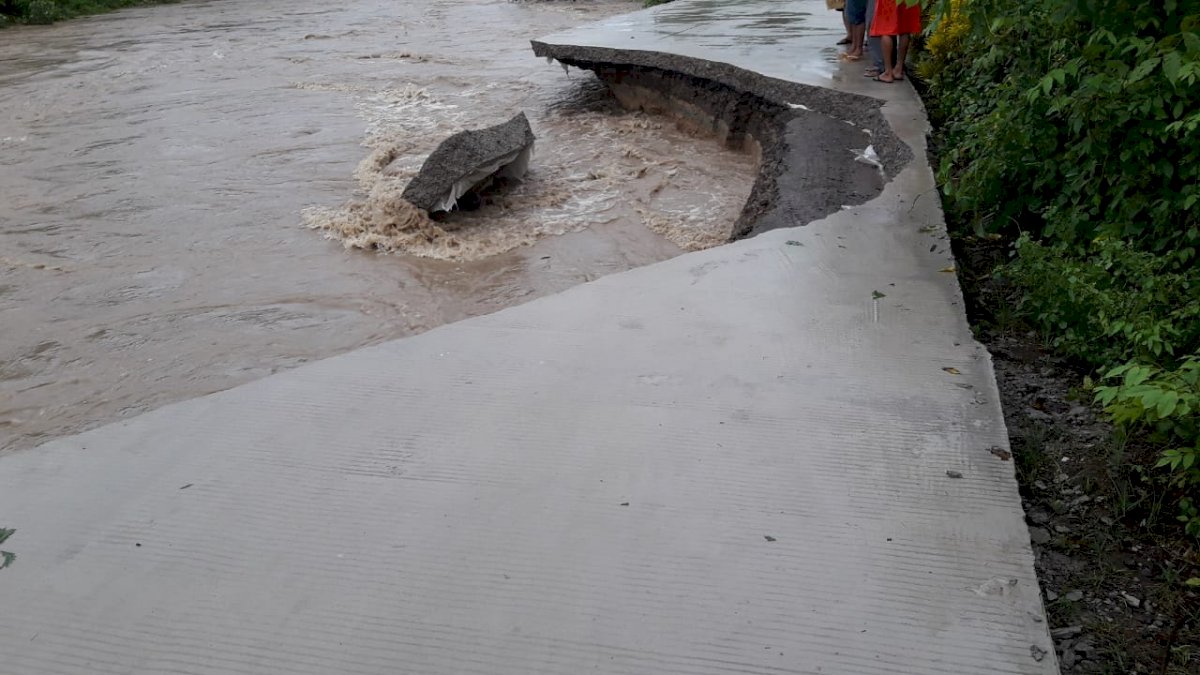 Jalan Senilai Rp4,5 Miliar Putus Dihantam Banjir di Lawallu Barru