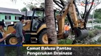 VIDEO: Camat Balusu Pantau Pengerukan Drainase