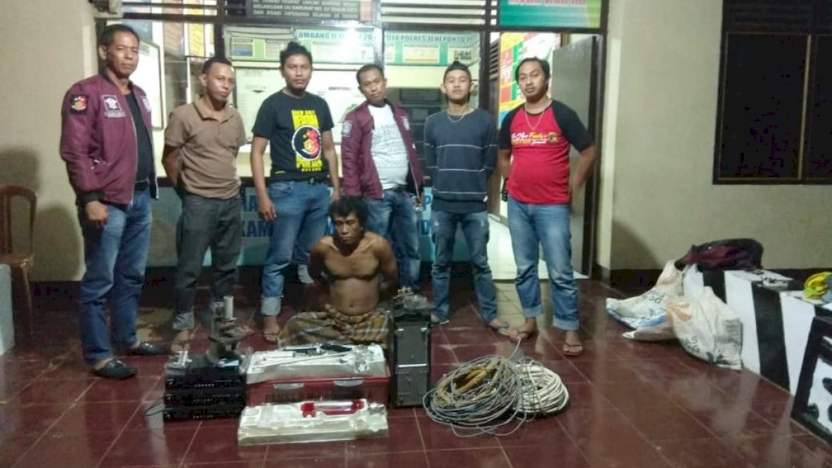 Lagi Asyik Tidur, Pria di Jeneponto Dicokok Polisi