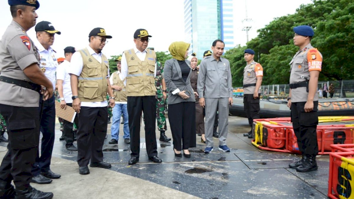 Apel Siaga Bencana, Gubernur Apresiasi Inovasi Perahu dari Jerigen Milik Brimob Sulsel