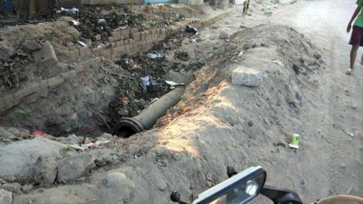PDAM Perbaiki Koneksi Pipa Air di Jalan Dg Ngeppe