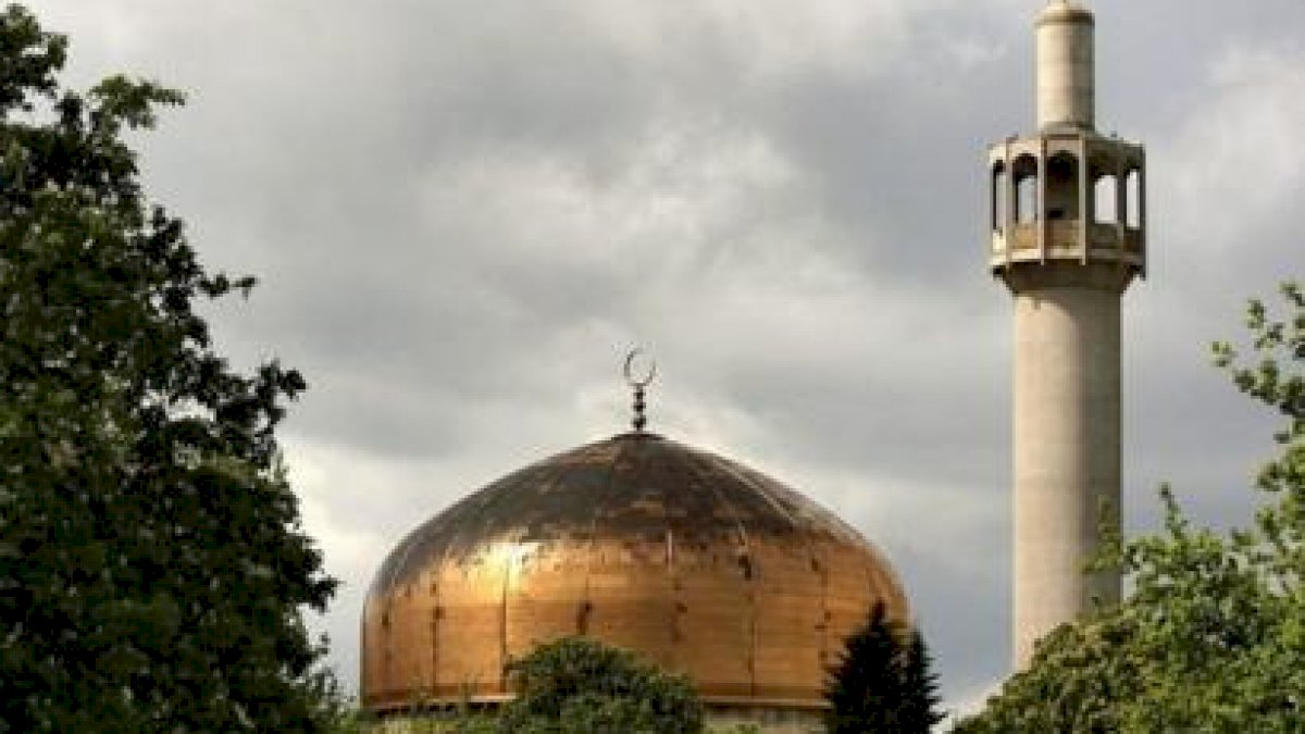 Muazin Masjid Raya London Ditikam Saat Kumandangkan Azan Asar