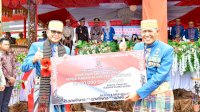 Gubernur Serahkan Bantuan Rp50 Miliar dan 4 Bus untuk Pemkab Bulukumba
