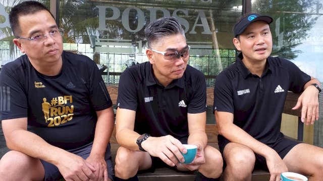 Direktur Finance Sudjono (kiri) bersama Direktur Bisnis Sutadi (tengah) dan Manager Regional Sulawesi Khenriek Tjandara. (Sulselsatu/Sri Wahyudi Astuti)