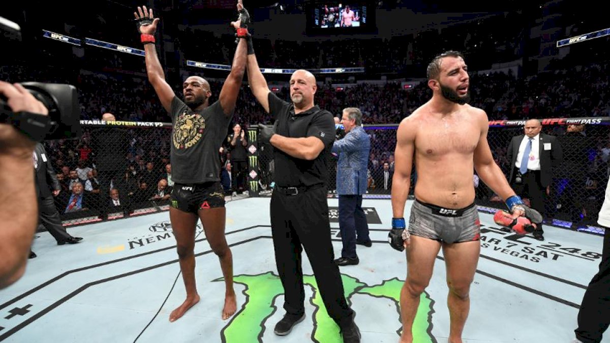 Jon Jones Kalahkan Dominick Reyes di UFC 247