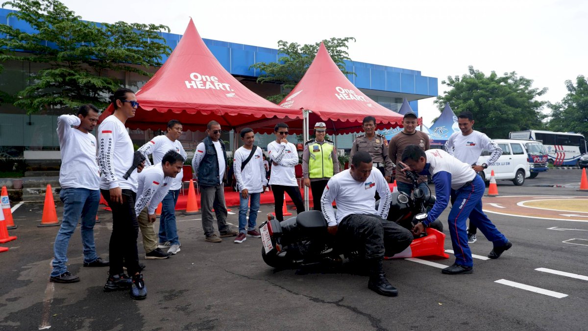 Astra Motor Makassar Beri Pelatihan Safety Riding ke Konsumen Big Bike Honda
