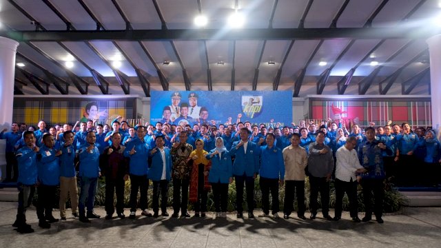 Pelantikan pengurus KNPI Sulsel periode 2019-2022 di Taman Lakipada Rujab Gubernur, Minggu (2/2/2020) malam. (ist)
