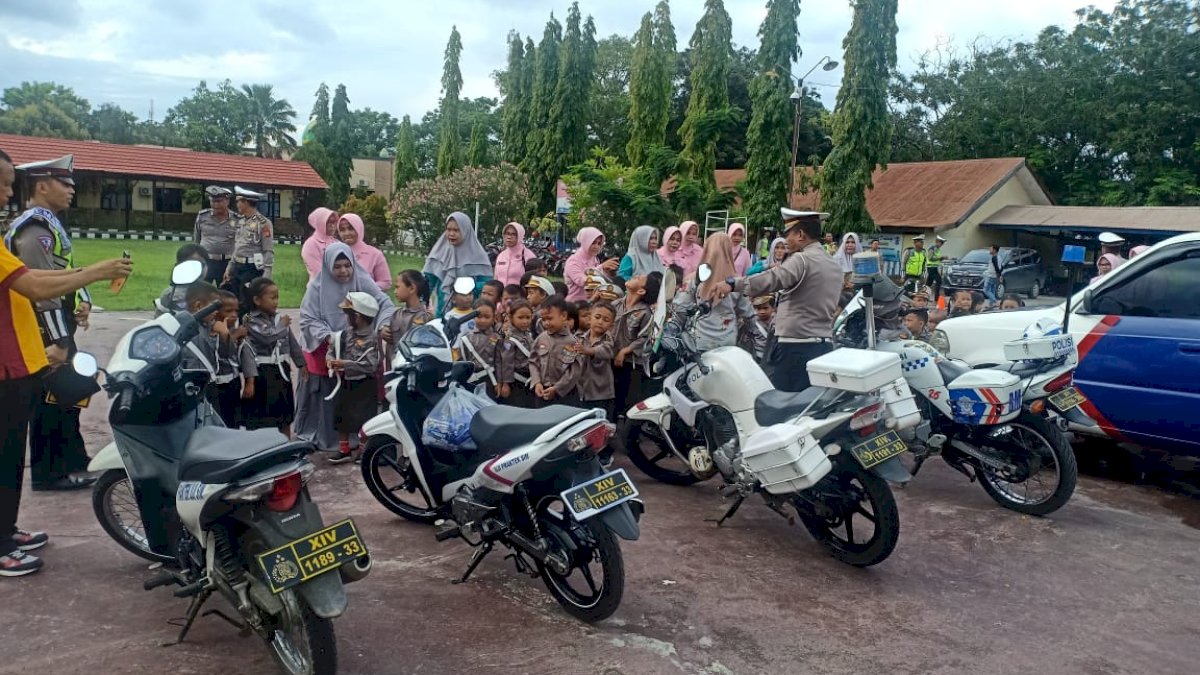 Tanamkan Budaya Tertib Lalulintas, Murid TK Kemala Berkunjung ke Polres Jeneponto