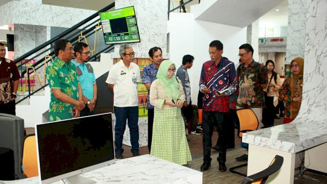 Tim KemenPAN-RB mengecek kelaikan Mal Pelayan Publik Pemkab Barru. (ist)