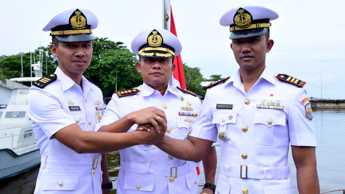 Dansatrol Lantamal VI Pimpin Sertijab Komandan Kapal Perang KAL Suluh Pari II.6-60