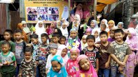Ketua TP-PKK Parepare Didik Baca Al’Quran Anak Pemulung di Makassar