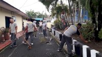 Peduli Lingkungan, Polres Sinjai Gelar ‘Jumat Bersih’