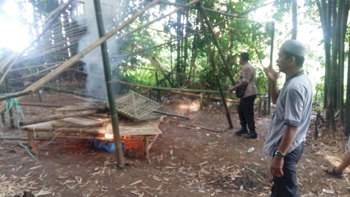 Polisi Bongkar Arena Judi Sabung Ayam di Bantimurung