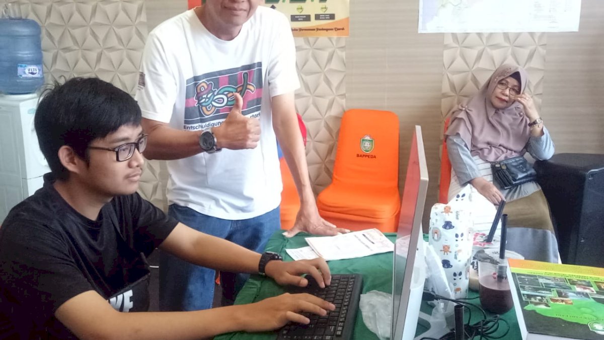 Stand Bappeda di Parepare Fair Tawarkan Kuis Berhadiah