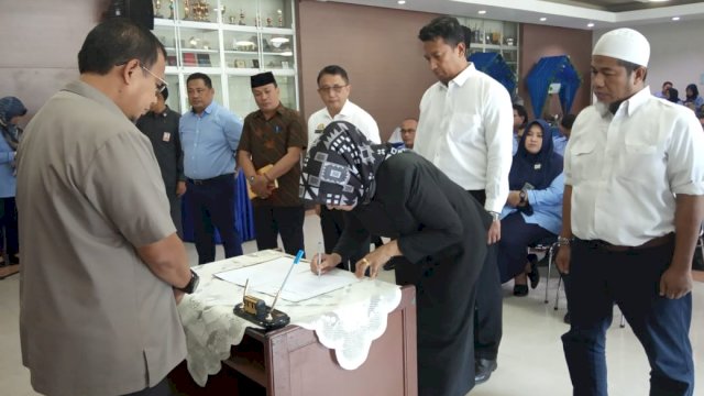 Pelantikan Dewan Pengawas (Dewas) Perusahaan Umum Daerah (Perumda) Air Minun Kota Makassar. (ist)