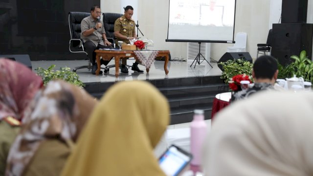 Pj Wali Kota Makassar, Iqbal Suhaeb saat mengadakan coffee morning bersama seluruh SKPD lingkup Pemerintah Kota Makassar di Baruga Anging Mamiri, Selasa (25/2/2020). (Foto/Ist)