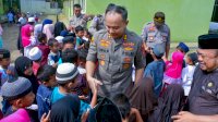 Kunjungi Pondok Pesantren, Kapolres Sinjai Serahkan Bantuan