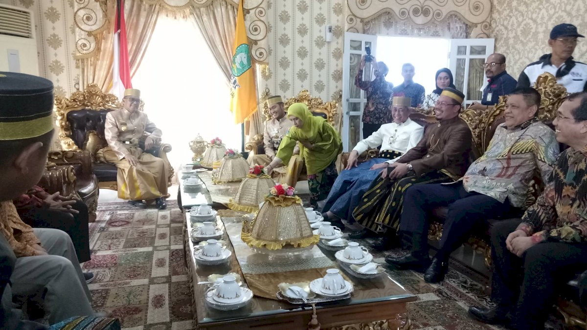 Roem Dampingi Nurdin Abdullah Hadiri HUT Sinjai ke-456