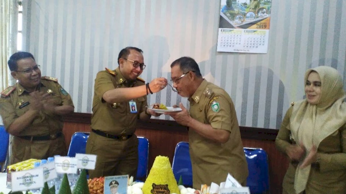 Wawali Parepare Rayakan Ultah ke-74 Bareng Bawahan
