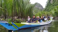 Angkasa Pura Salurkan 15 Unit Perahu dan Public Restroom di Maros