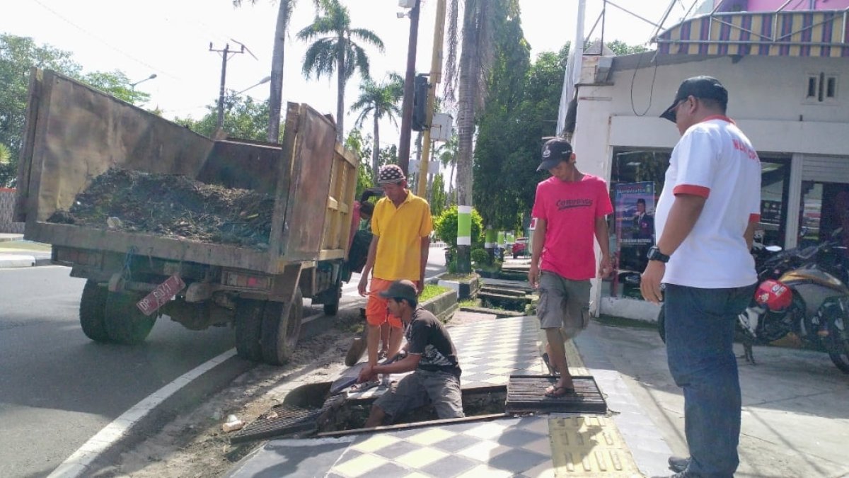 Cegah Banjir, DLH Parepare Normalisasi Drainase