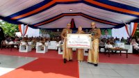 Gubernur Sulsel Serahkan Bantuan Rp61,7 Miliar ke Pemkab Barru